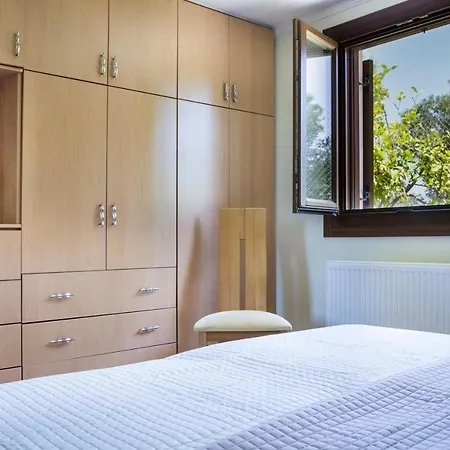 Cara Villa Metaxáta